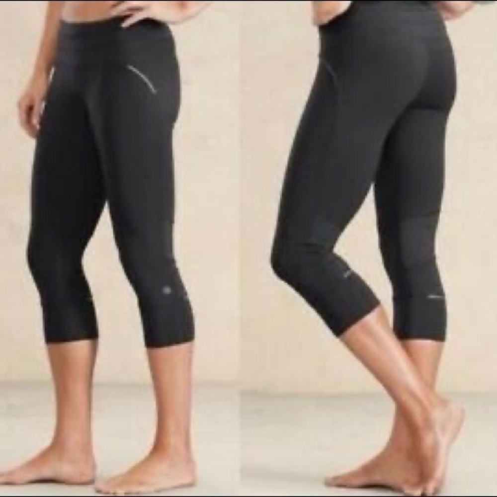 Athleta Relay Capri Tight Black Cropped Reflective Running Leggings Size XS